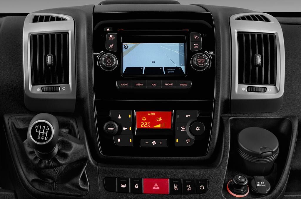 FIAT Ducato Warentransport (Baujahr 2016) 33 130 Multijet L2H2 4 Türen Mittelkonsole