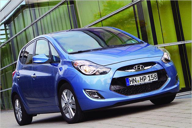 Auch bei der Frontpartie unterscheidet sich der ix20 klar vom Kia Venga