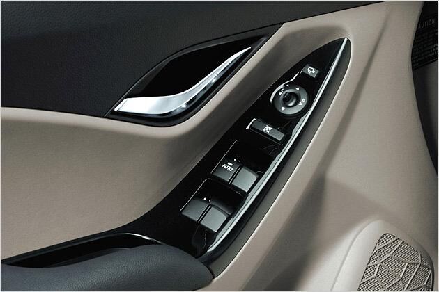 Elegant gestaltete Türtafel