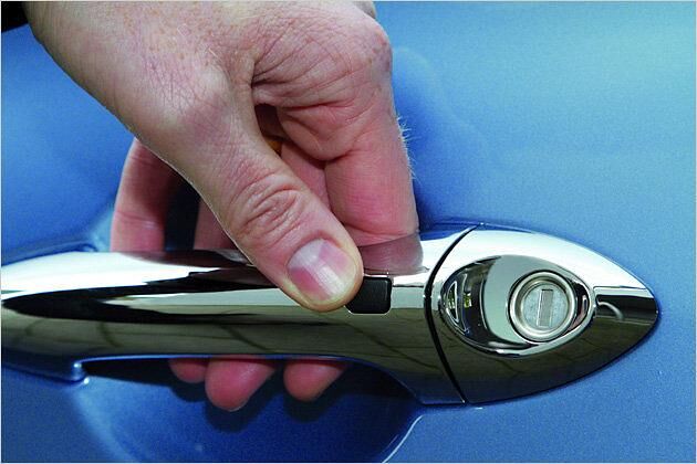 Die verchromten Türgriffe gibt es in der Style-Ausstattung