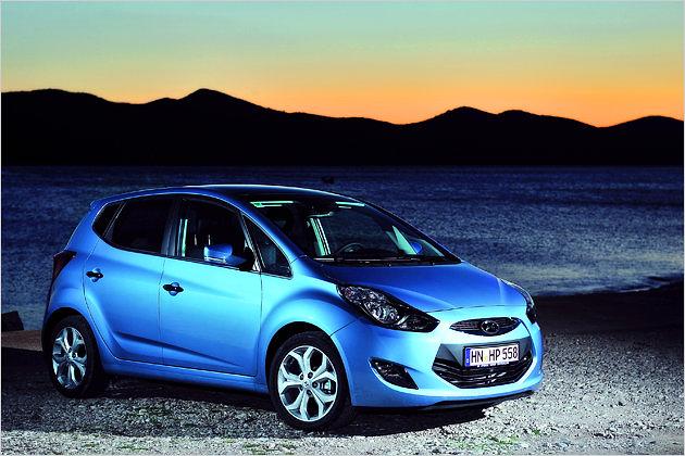 Gut zu sehen sind hier die Sicken auf der Motorhaube