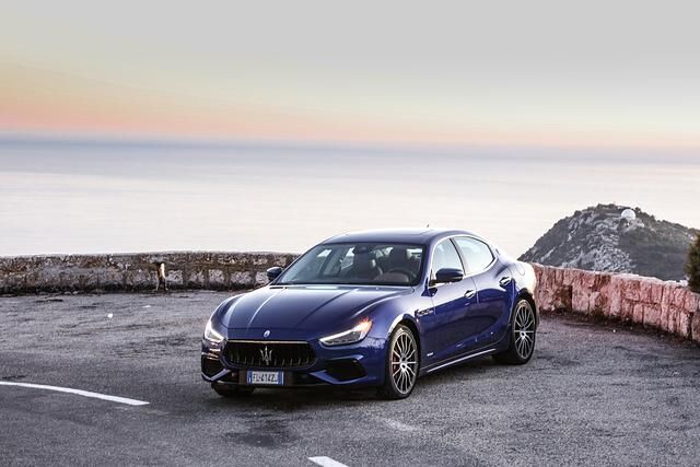 Mit dem Facelift haben es diverse neue Fahrassistenten in den Ghibli geschafft