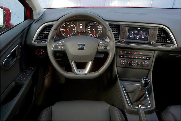 Instrumententafel und Mittelkonsole sind übersichtlich und leicht zu bedienen