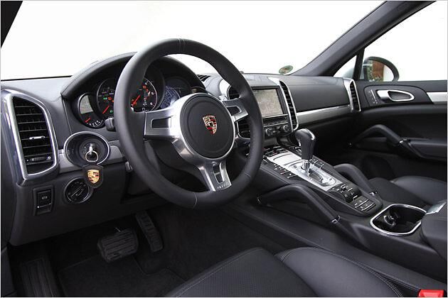 Innen sind wir in Leder gebettet