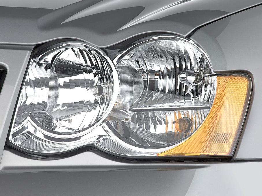 Jeep Grand Cherokee (Baujahr 2010) Laredo 5 Türen Scheinwerfer