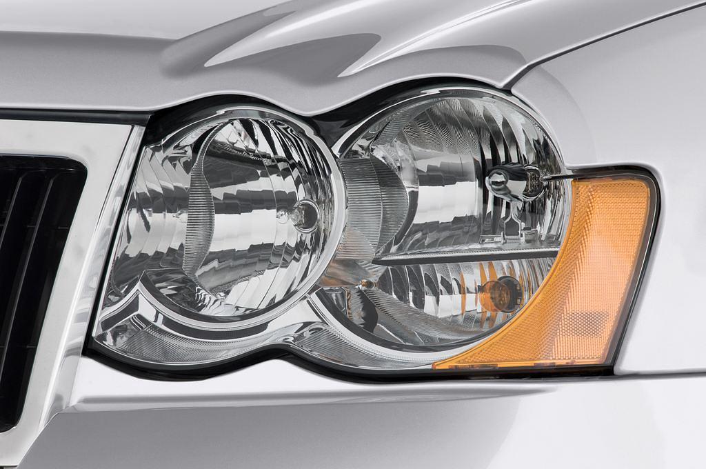 Jeep Grand Cherokee (Baujahr 2010) Limited 5 Türen Scheinwerfer