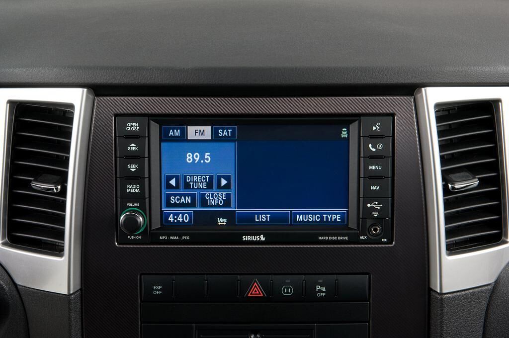 Jeep Grand Cherokee (Baujahr 2010) SRT-8 5 Türen Radio und Infotainmentsystem