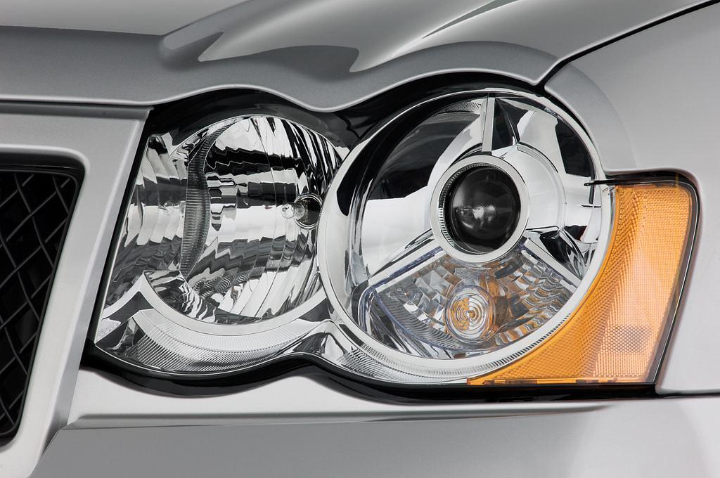 Jeep Grand Cherokee (Baujahr 2010) SRT-8 5 Türen Scheinwerfer