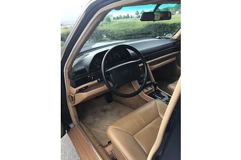 Das Cockpit des Mercedes 560 SEL Baureihe W 126