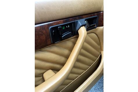 Mercedes 560 SEL Baureihe W 126 - elektrische Sitze vorne und hinten