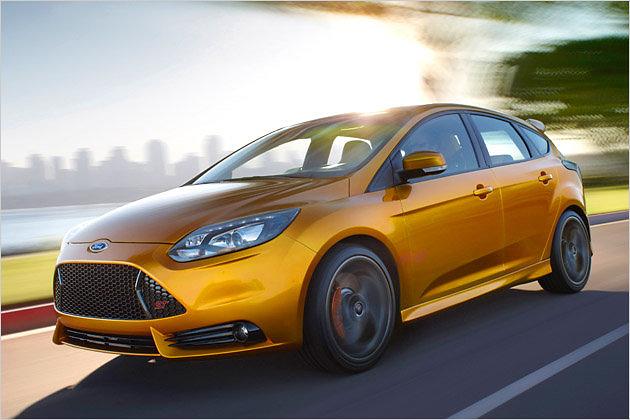 Da es keinen Dreitürer mehr gibt, kommt der starke Focus ST mit hinteren Zugängen