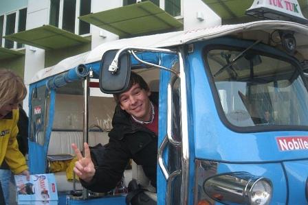 Eine EU-Zulassung haben die Fahrzeuge - eine Zulassung für den Taxibetrieb jedoch nicht.