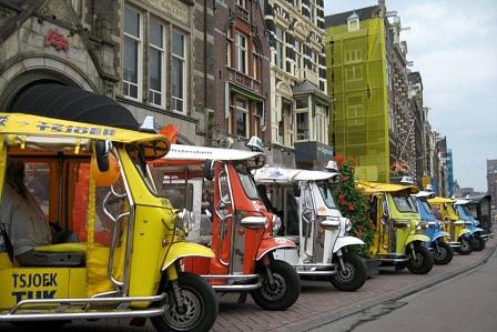 Die Autorikschas für Europa lassen Adam Rice und Geschäftspartner Wolfgang Knörr in den Niederlanden bauen.