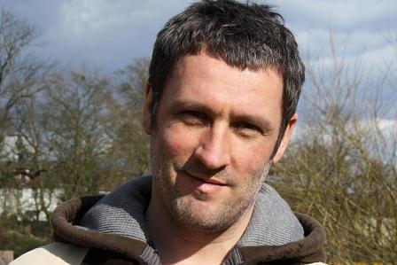 Wolfgang Knörr ist von den vielseitigen Einsatzmöglichkeiten der Elekttrotuks genauso überzeugt wie Geschäftspartner Rice.