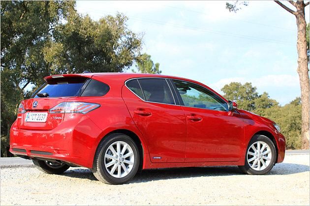 Die Gestaltung der C-Säule und des hinteren Türausschnitts ist ungewöhnlich