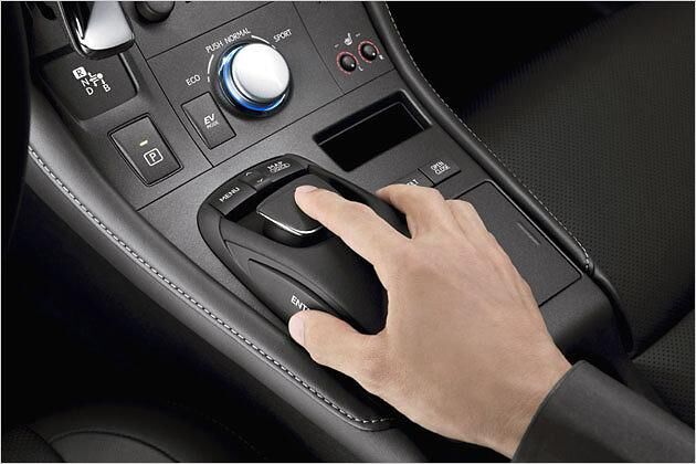 Der Controller für den Bildschirmzeiger: Geklickt wird mit Daumen oder Mittelfinger