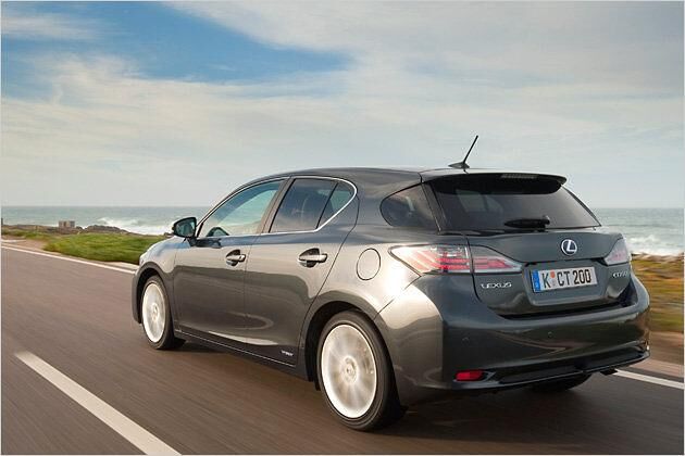 Dafür bekommt man schon eine recht vollständige Ausstattung inklusive Klimaautomatik, CD-Radio und Alufelgen