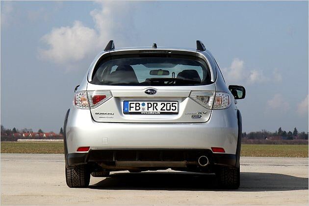 Bei silberner Lackierung verschwinden die Rückleuchten fast