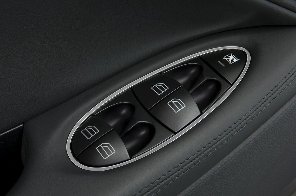 Mercedes CLS (Baujahr 2010) 500 4 Türen Bedienungselemente Tür