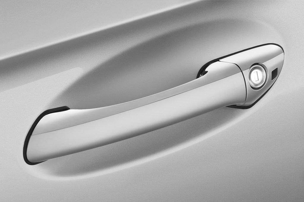 Mercedes CLS (Baujahr 2010) 500 4 Türen Türgriff