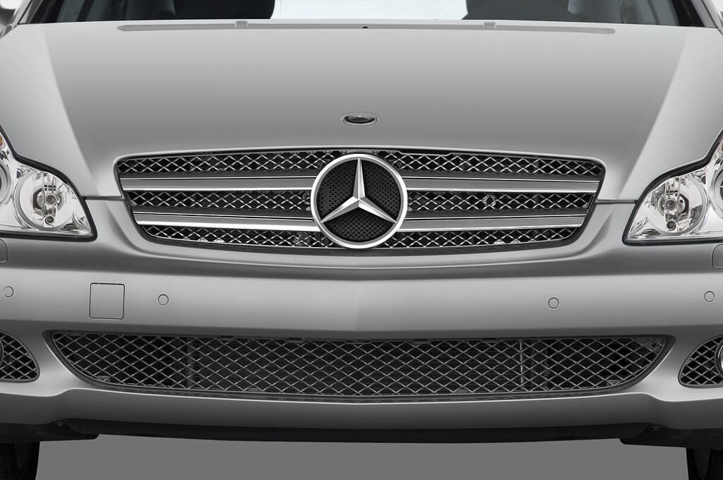 Mercedes CLS (Baujahr 2010) 500 4 Türen Kühlergrill und Scheinwerfer