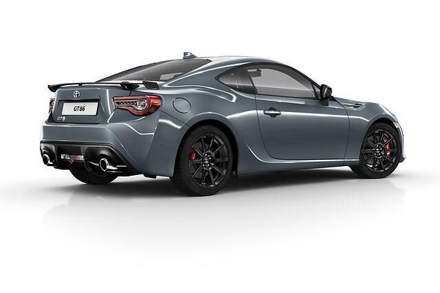 Abgesehen von der Außenfarbe bieten die Sondermodelle Sport-Stoßdämpfer von Sachs und die Brembo-Bremsanlage