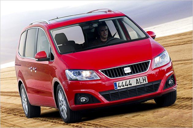 Vorn ähnelt der Alhambra stark dem Konzernbruder VW Sharan - beide basieren auf der gleichen Plattform