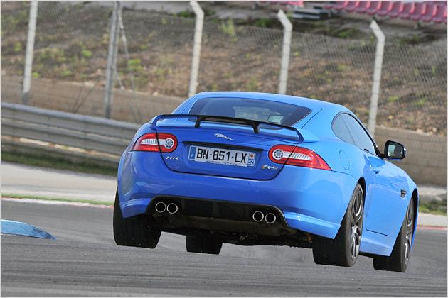 Ein überarbeitetes Fahrwerk sorgt für dynamische Kurvenperformance