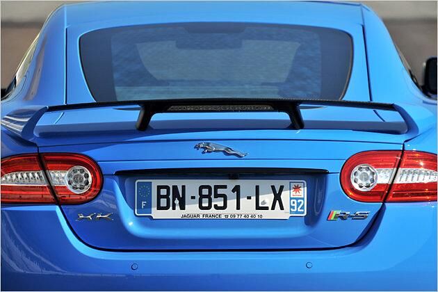 Den großen Heckspoiler gibt es in der XK-Baureihe nur für den XKR-S