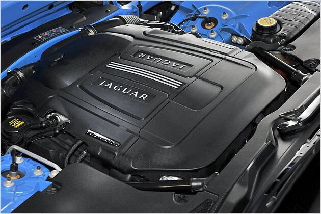 Versteckt sich unter einer Abdeckung: Der 5,0-Liter-Achtzylinder-Kompressormotor mit 550 PS