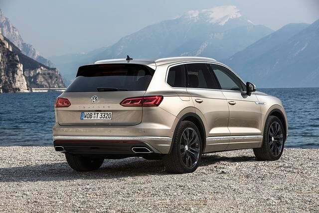 Durch die breiten Schultern und die großen Räder (18-21 Zoll) kommt dem Betrachter der Aufbau darüber nahezu zierlich vor