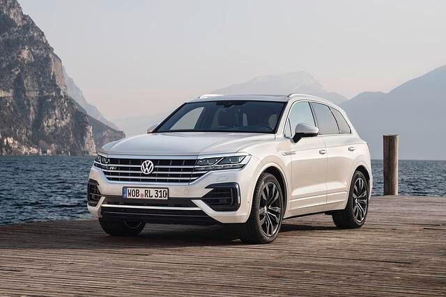 Auf dem Weg nach oben in die Premium-Liga ist der Touareg vielmehr zum Reiseauto mit viel Platz, höchstem Komfort und nur bei Bedarf auch mit Zug- oder Kletterqualitäten geworden