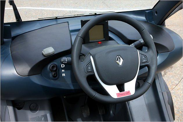 Cockpit des Prototyps: Das Lenkrad sieht aus wie in einem richtigen Auto