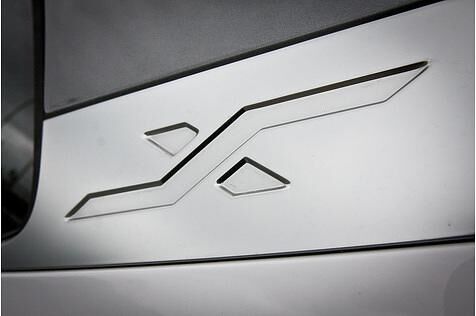 Ein stilisiertes X prägt die C-Säule des Seat Arona TDI