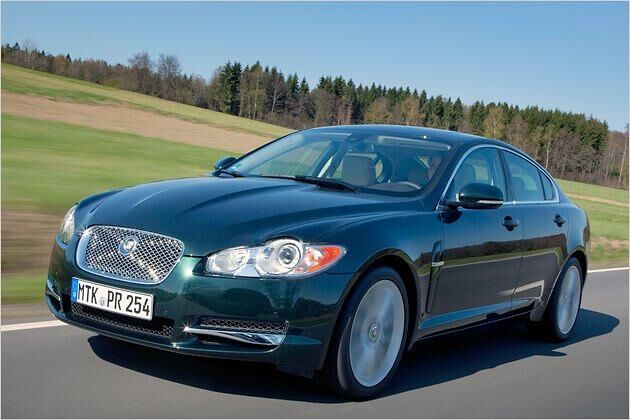 Hier der aktuelle XF. Die Frontlichter des neuen Modells werden etwas schmaler