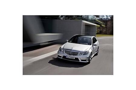 New York 2011: V8-Biturbo für den Mercedes E 63 AMG