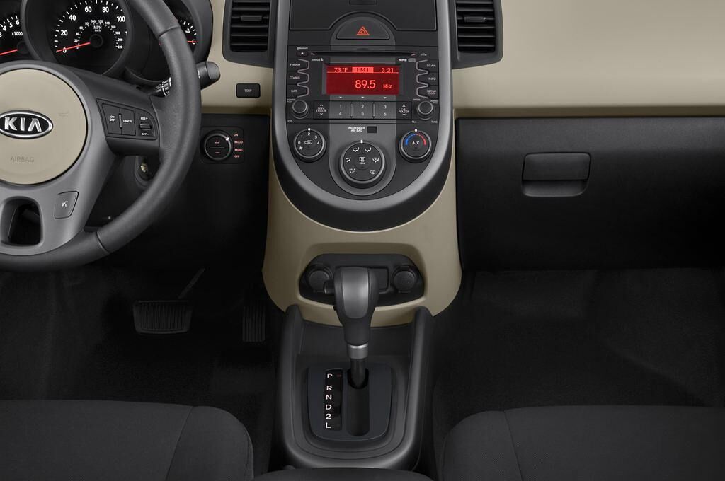 Kia Soul (Baujahr 2011) Spirit 5 Türen Mittelkonsole