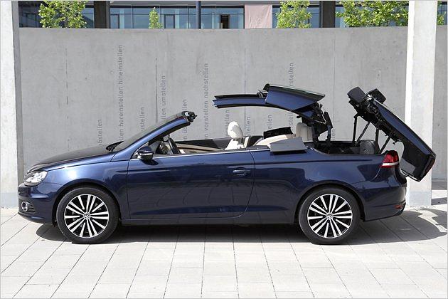 Die Heckklappe öffnet und schwingt nach hinten