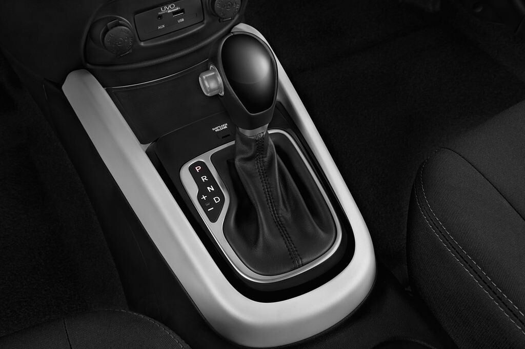 Kia Soul (Baujahr 2012) Attract 5 Türen Schalthebel