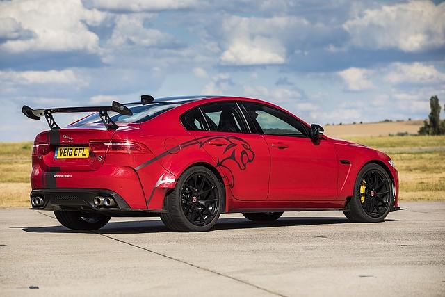 Der Heckspoiler sorgt für dringend benötigten Abtrieb