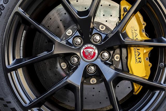 Die Carbon-Keramikbremse ist gut dosierbar