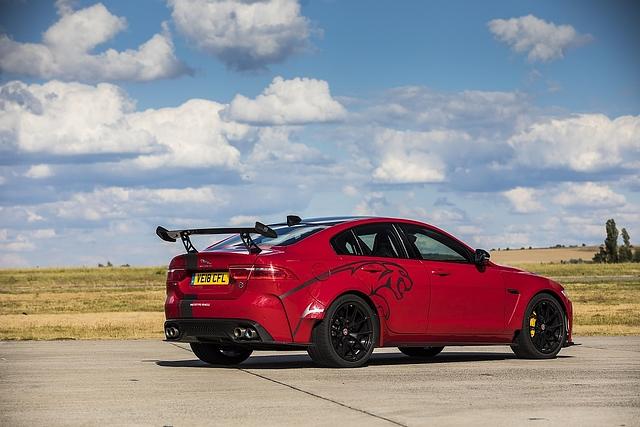 Das Sperrdifferential an der Hinterachse hat eigens einen Ölkühler verbaut