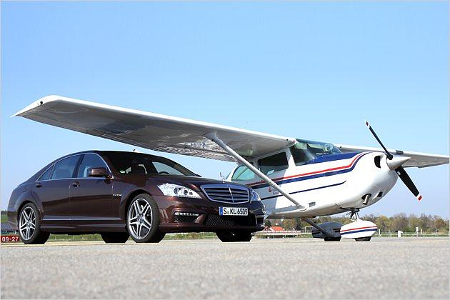 Einer von den beiden braucht von null auf 100 km/h nur 4,4 Sekunden