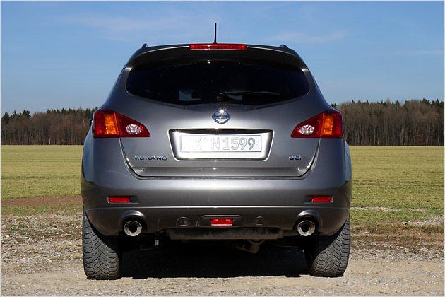 Zwei Endrohre entsorgen die Abgase des Diesel-Murano