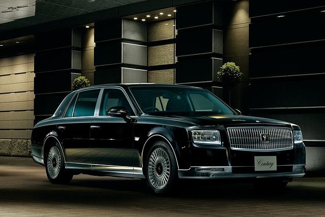 Optisch wirkt der Toyota Century eigentlich wie ein altes Auto