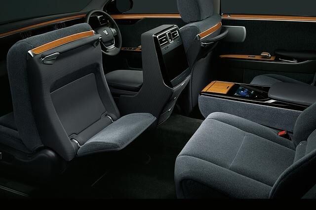 Die Fondgäste im Century können ihre Beine entspannt ausstrecken