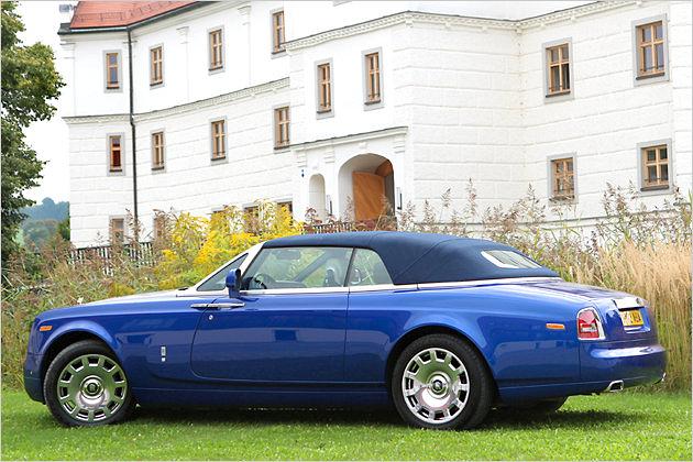 Auch mit geschlossenem Verdeck bleibt das Cabrio äußerst elegant