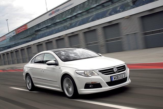 Mit V6-Motor mutiert der Passat CC zum Linksspur-Dominator
