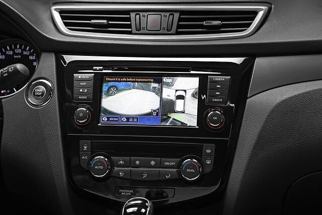 Die Kameras des Nissan Qashqai erzeugen beim Rangieren ein 360-Grad-Bild aus der Vogelperspektive