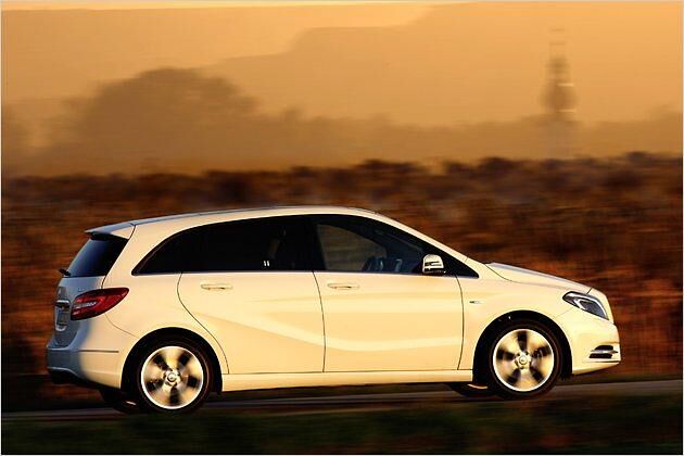 Die neue B-Klasse ist fünf Zentimeter niedriger als bislang